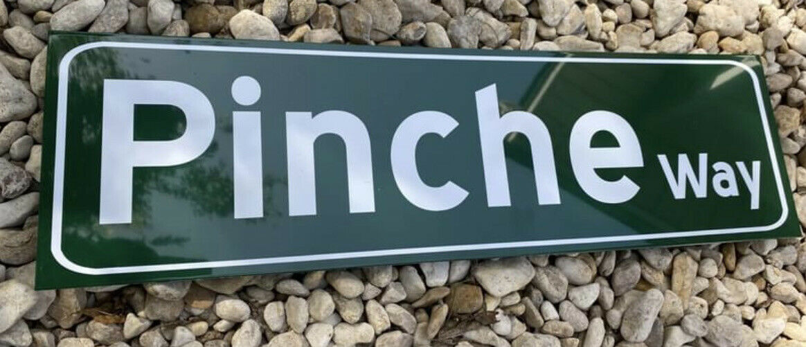 Pinche Way Sign